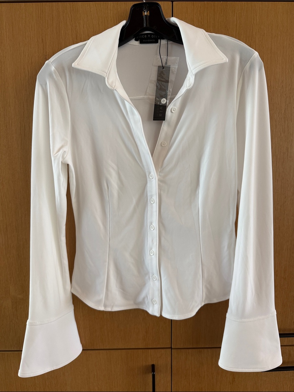 Alice and Olivia FREYA BUTTON DOWN TOP White Color Size Small NWT - Picture 2 of 9